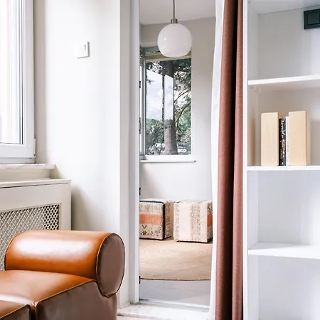 Апартаменты Chic Flat W Closed Balcony 10 Min To Bebek Shore Стамбул