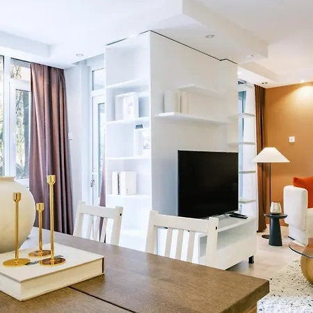 Chic Flat W Closed Balcony 10 Min To Bebek Shore Стамбул