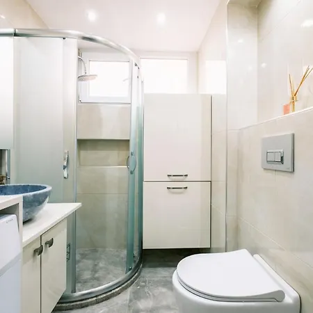 Chic Flat W Closed Balcony 10 Min To Bebek Shore Apartment